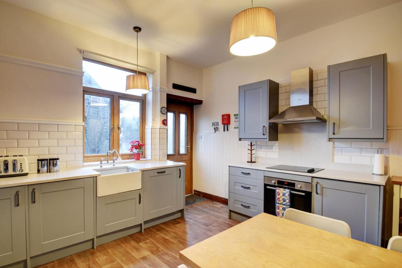Spacious Victorian Townhouse Near Hcc With Off Street Parking Гаррогейт Екстер'єр фото