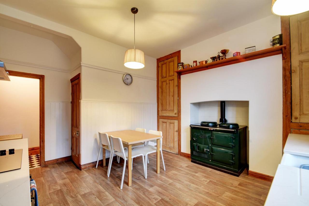 Spacious Victorian Townhouse Near Hcc With Off Street Parking Гаррогейт Екстер'єр фото