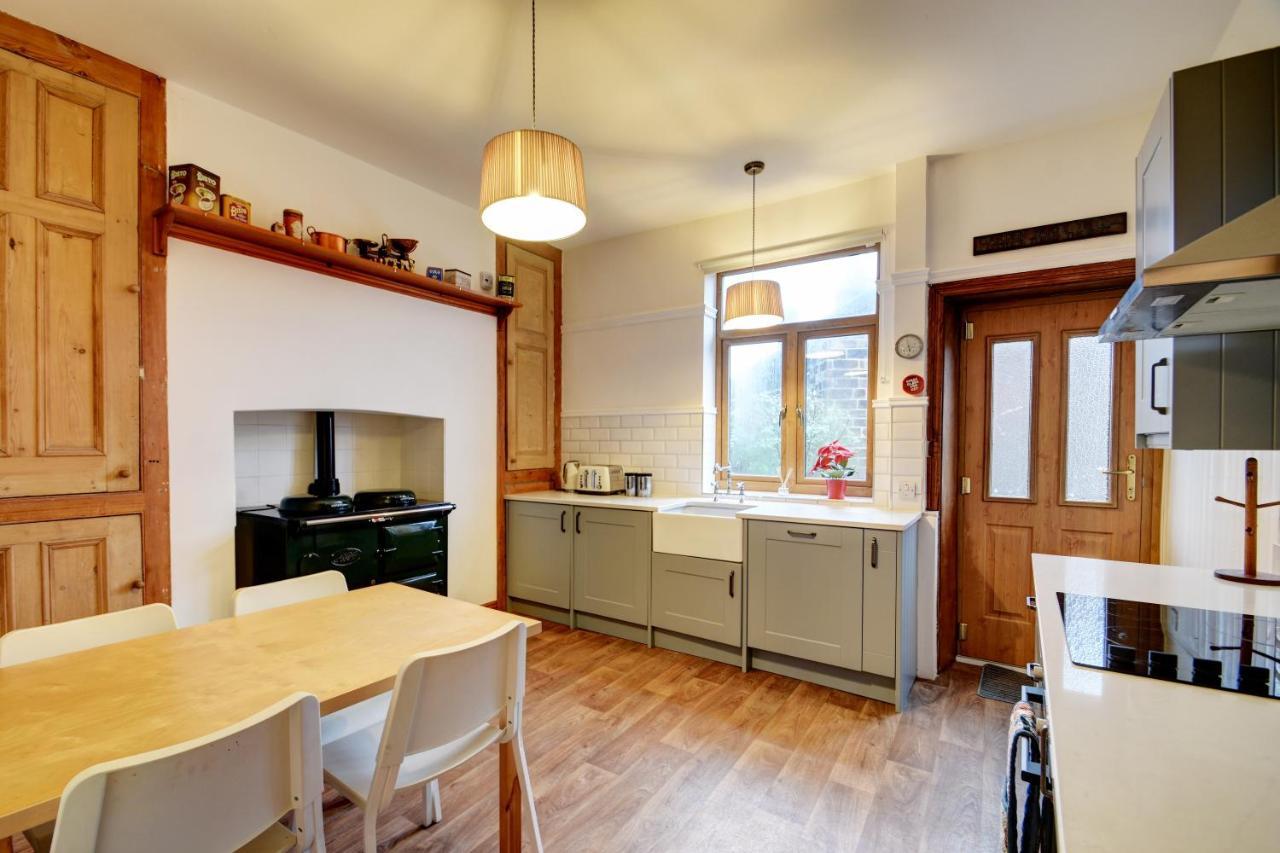 Spacious Victorian Townhouse Near Hcc With Off Street Parking Гаррогейт Екстер'єр фото