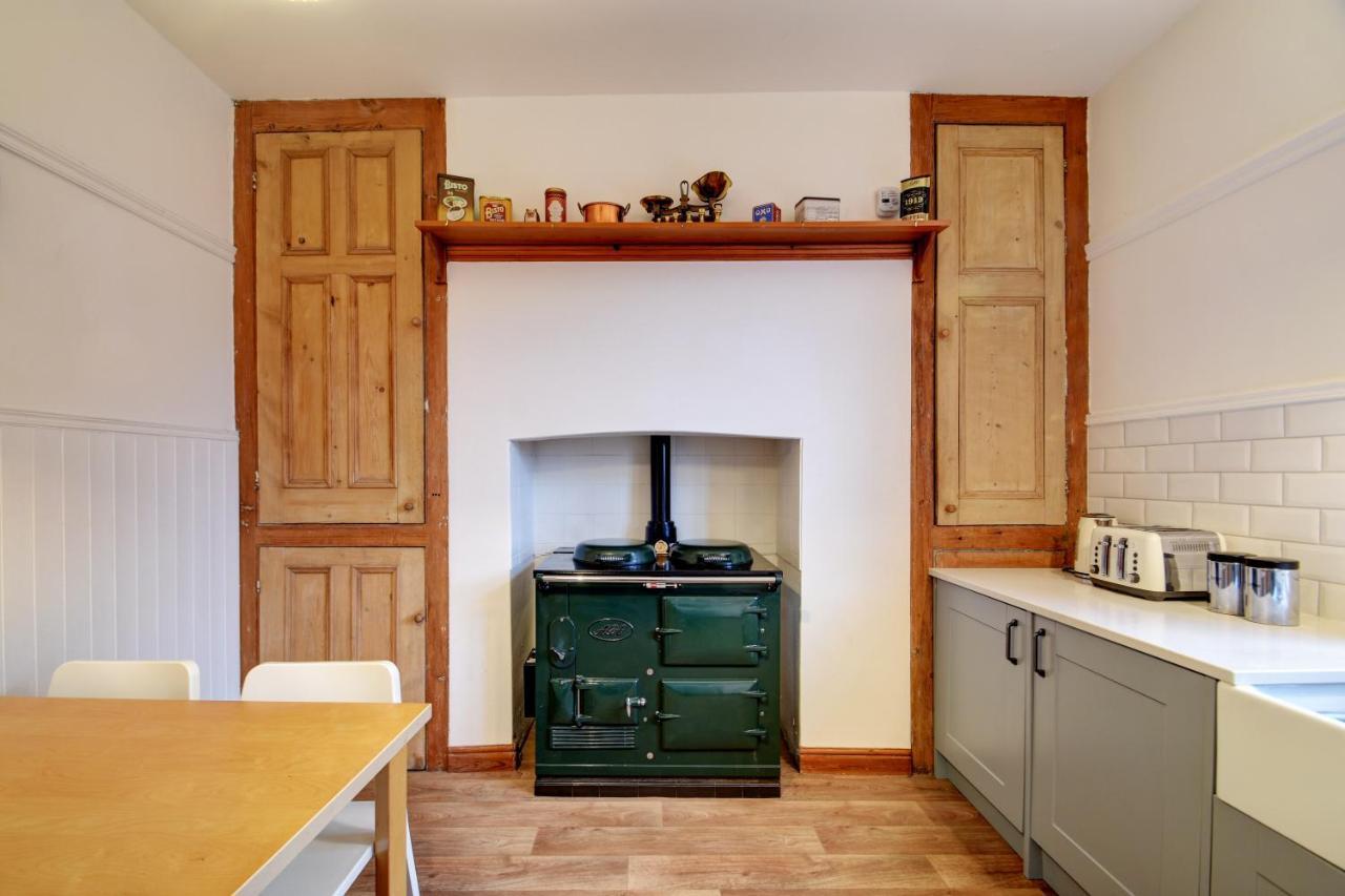 Spacious Victorian Townhouse Near Hcc With Off Street Parking Гаррогейт Екстер'єр фото
