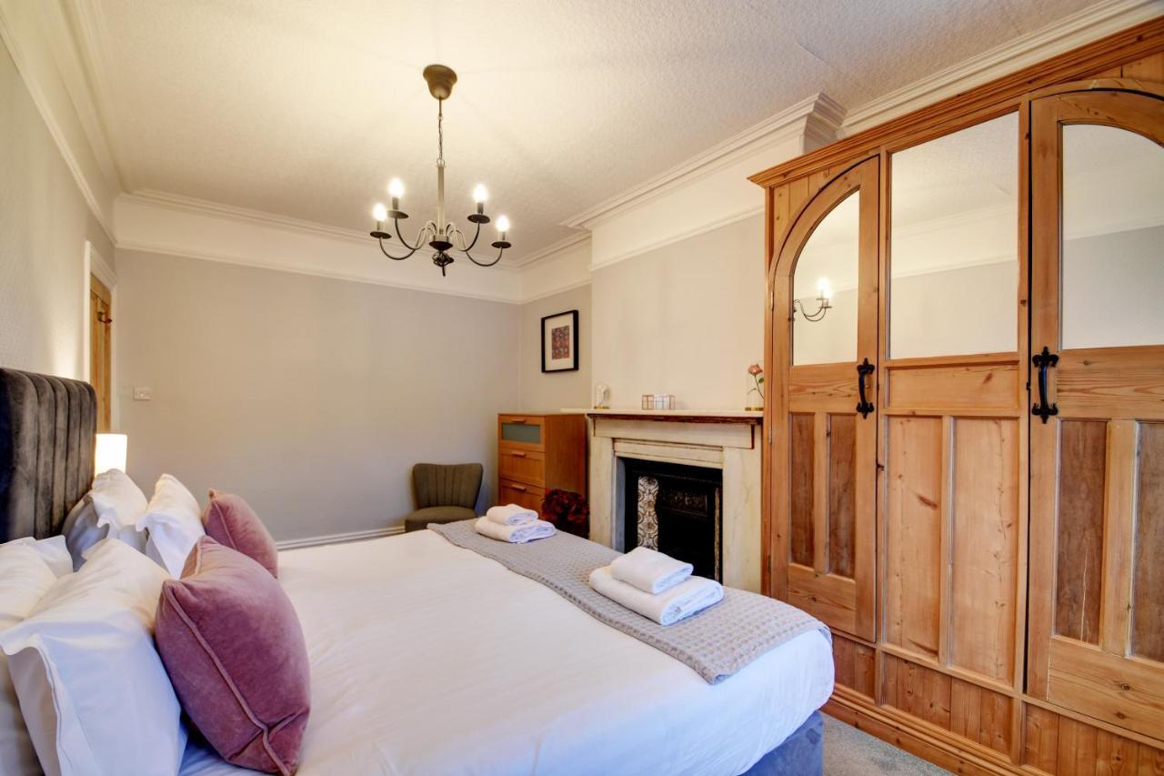 Spacious Victorian Townhouse Near Hcc With Off Street Parking Гаррогейт Екстер'єр фото
