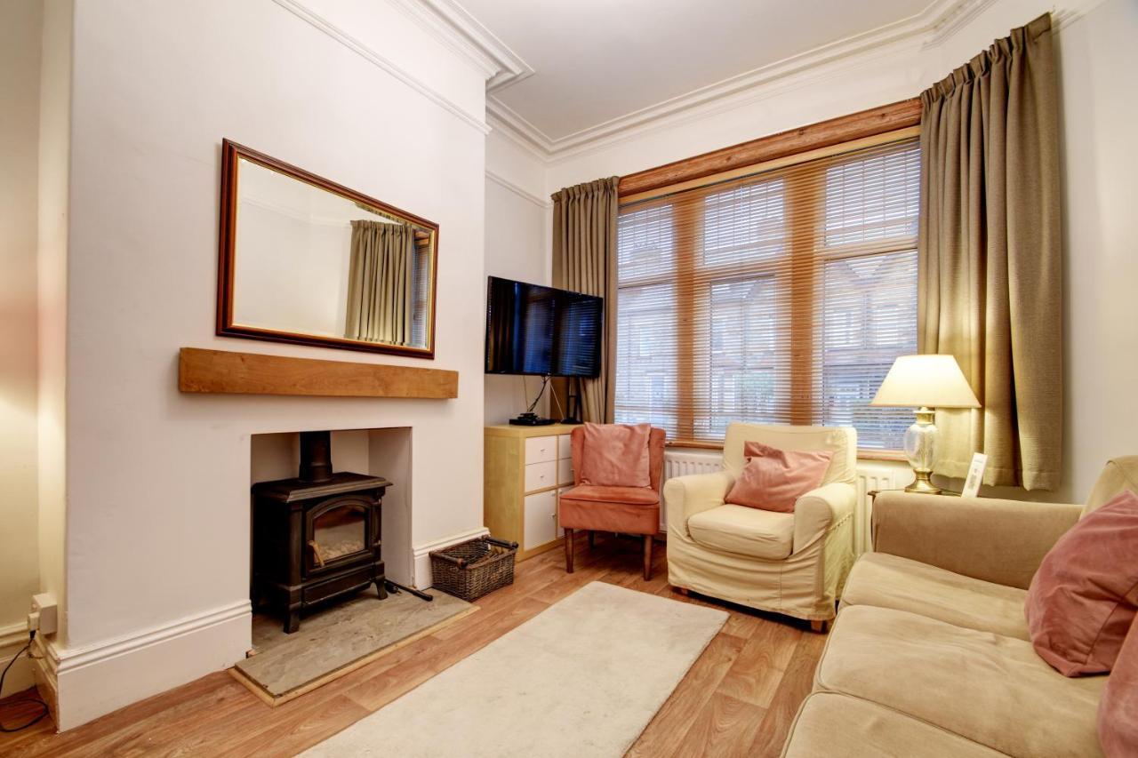 Spacious Victorian Townhouse Near Hcc With Off Street Parking Гаррогейт Екстер'єр фото