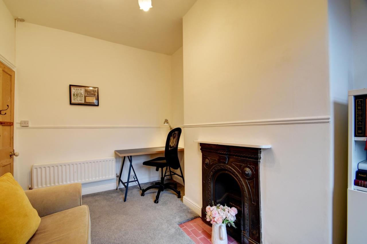 Spacious Victorian Townhouse Near Hcc With Off Street Parking Гаррогейт Екстер'єр фото