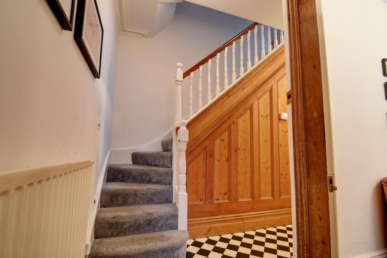 Spacious Victorian Townhouse Near Hcc With Off Street Parking Гаррогейт Екстер'єр фото