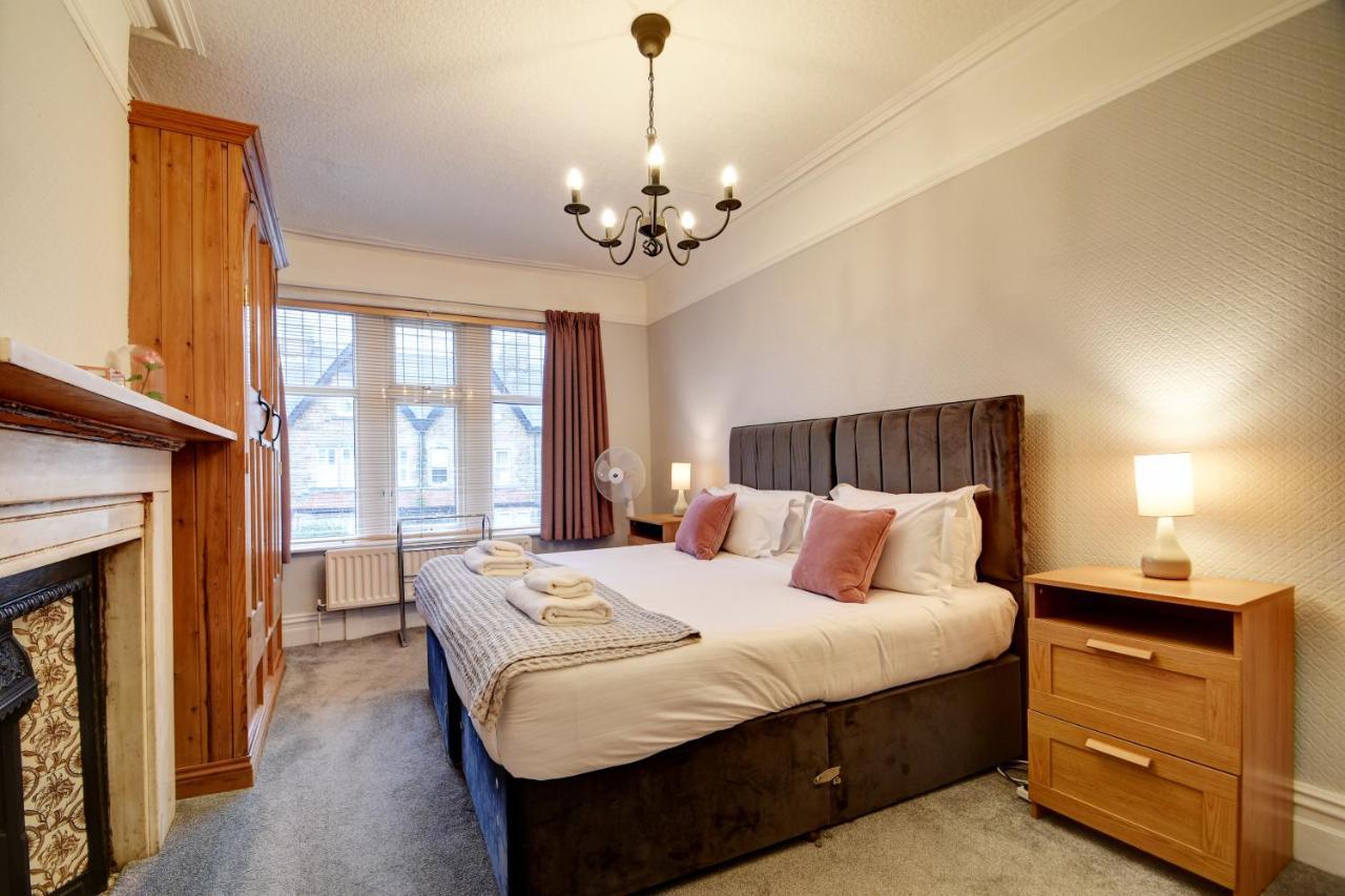 Spacious Victorian Townhouse Near Hcc With Off Street Parking Гаррогейт Екстер'єр фото